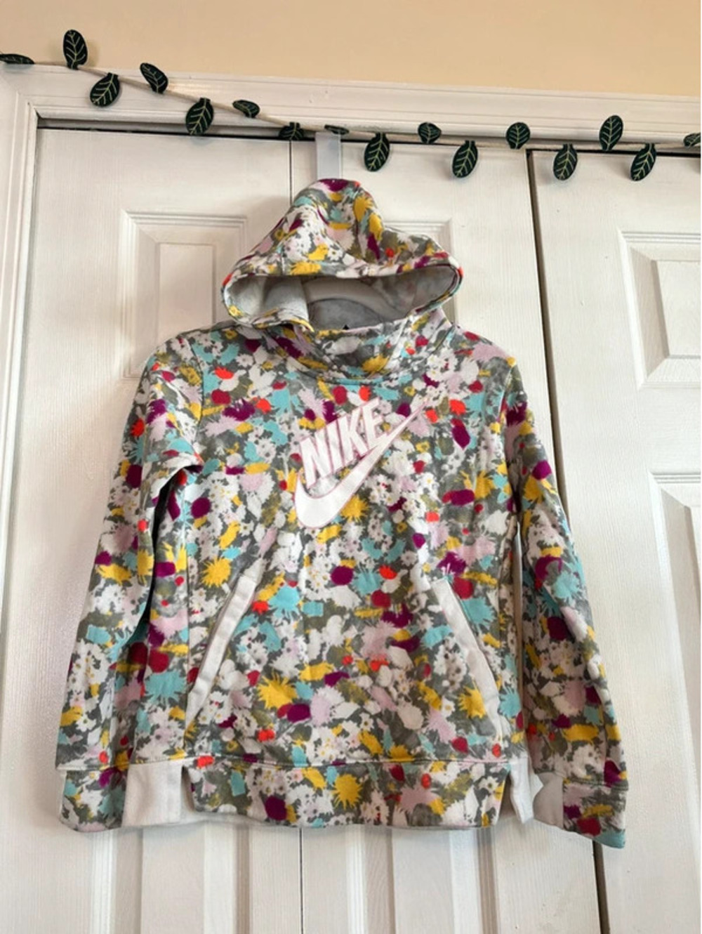 Nike hoodie sweatshirt, girls’ size M